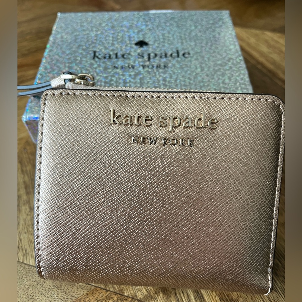 Kate Spade Rose Gold Wallet NWT - Picture 2 of 6